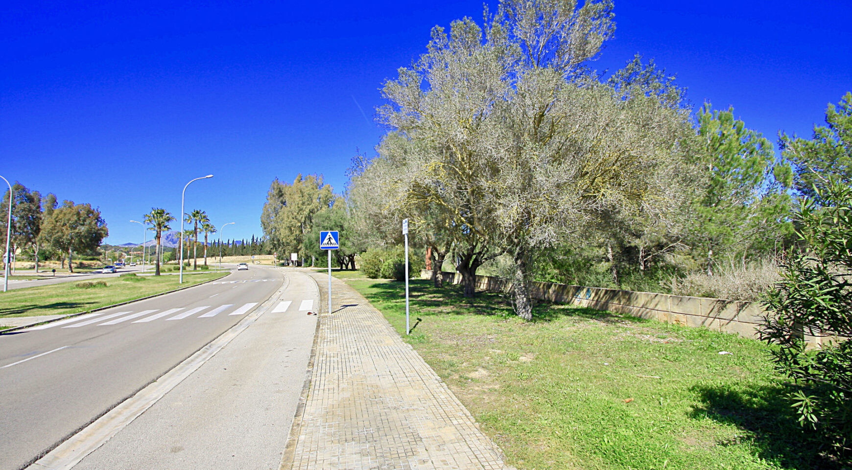 Property (commercial use) centrally located directly at the golf course