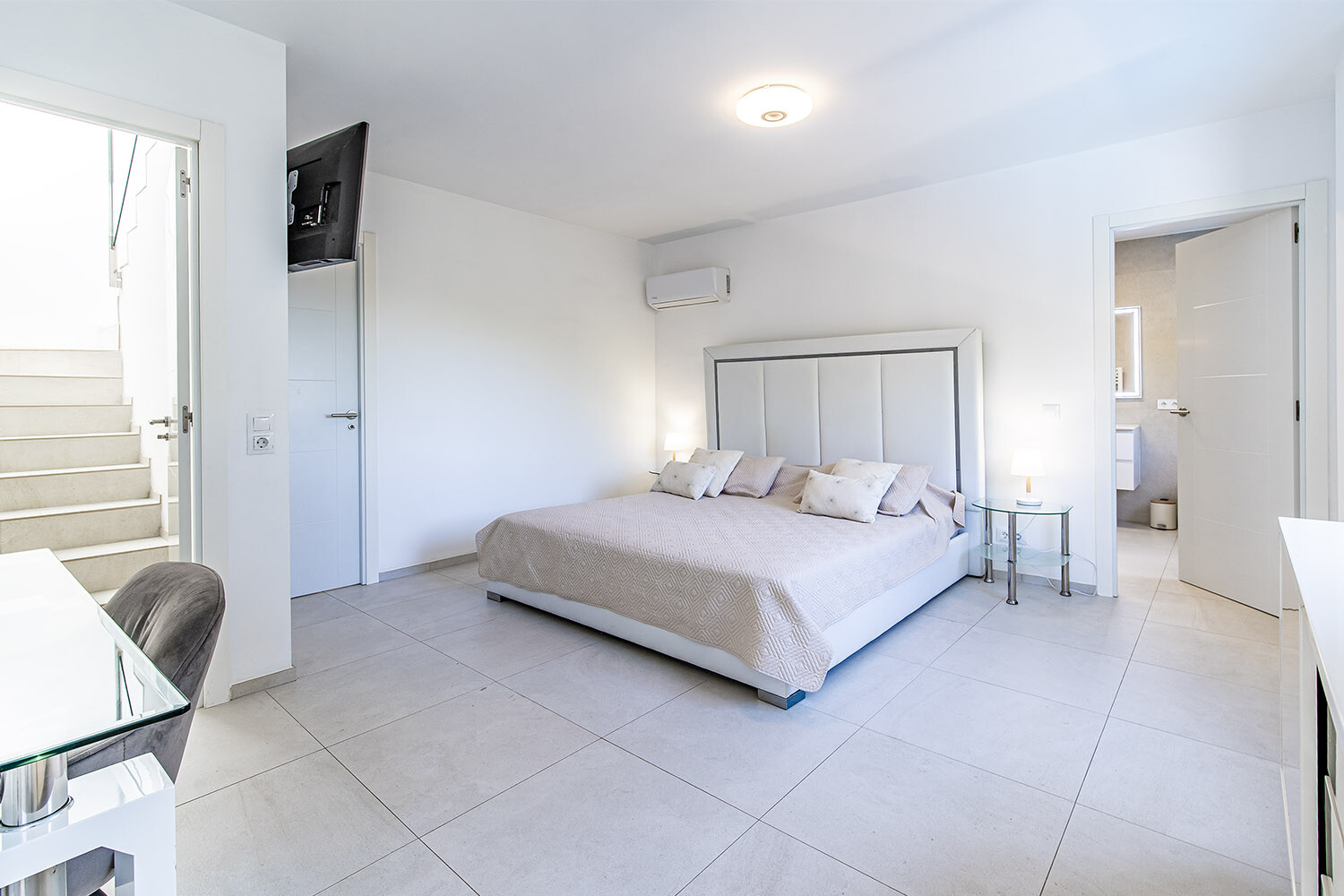 Villa en zona tranquila con vistas al mar y licencia de alquiler