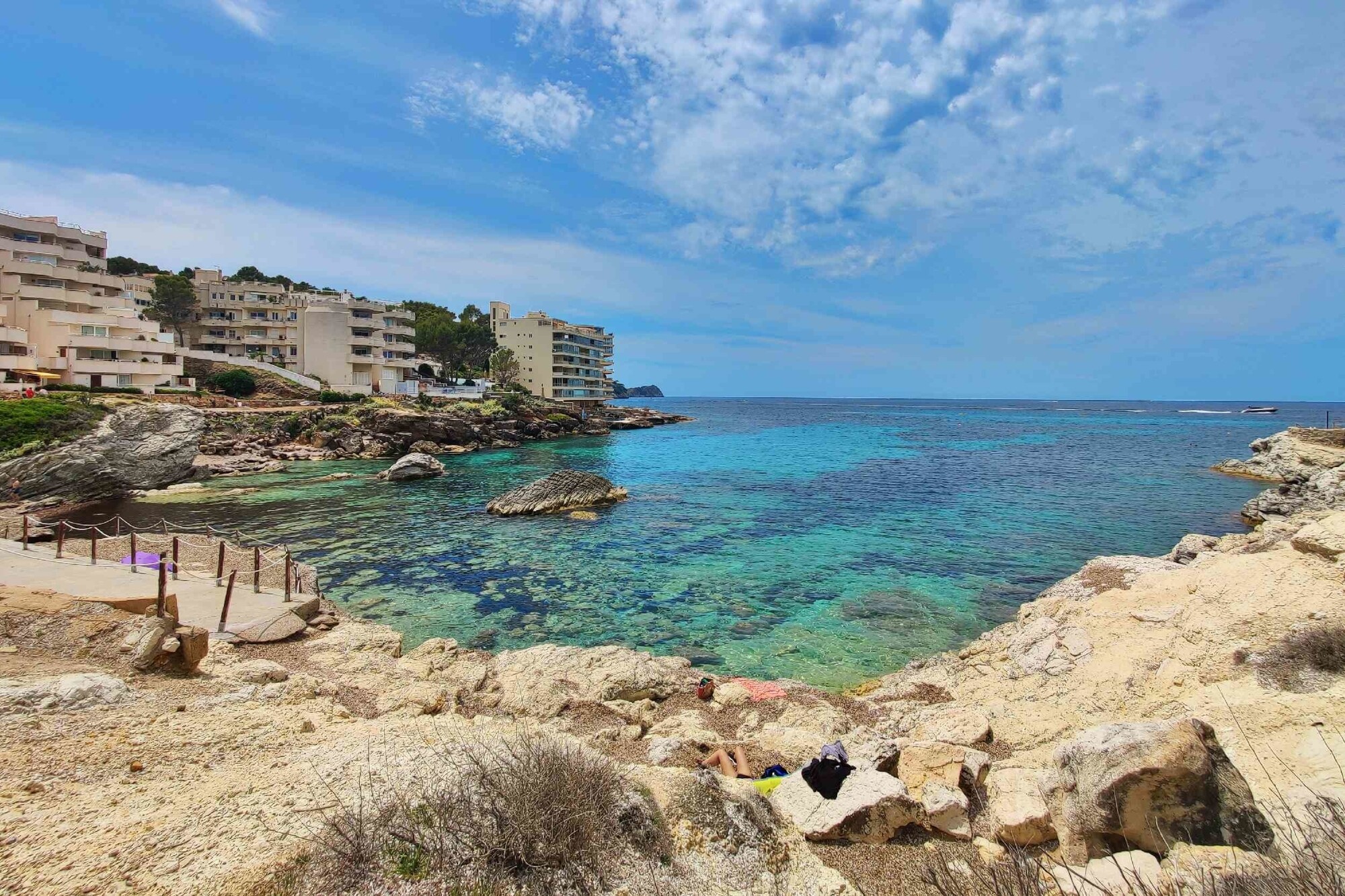 Piso con vistas parciales al mar a sólo 100 m de la bahía de baño