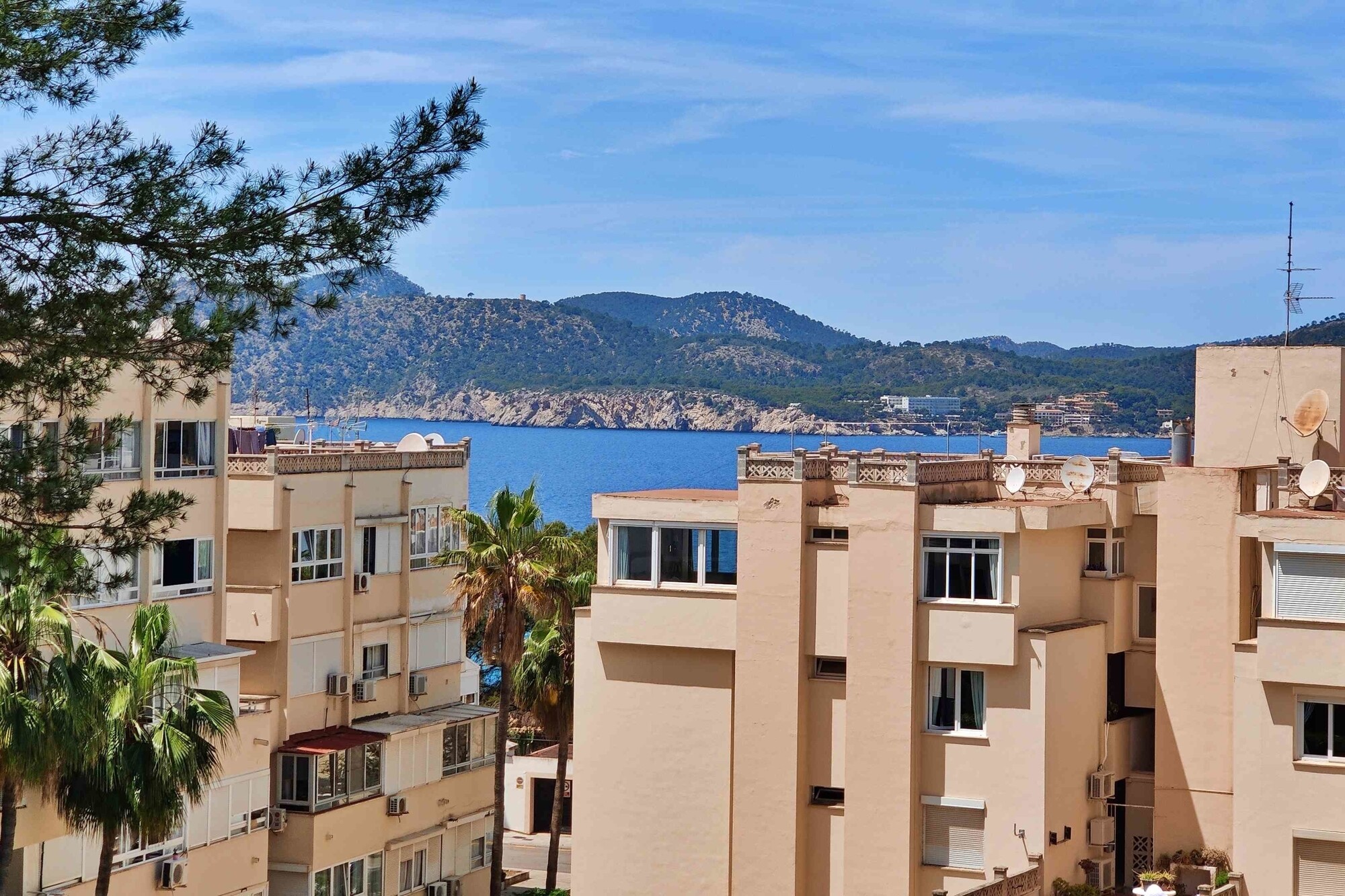 Piso con vistas parciales al mar a sólo 100 m de la bahía de baño