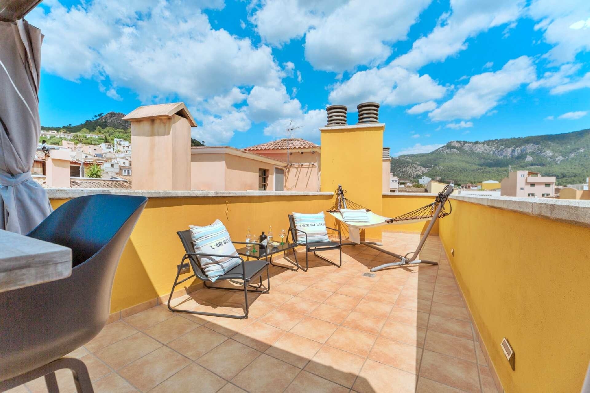 Penthouse with roof terrace and harbor view