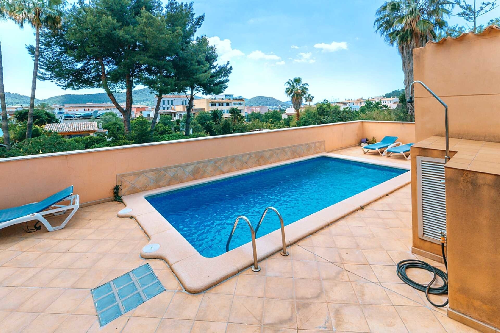 Penthouse with roof terrace and harbor view