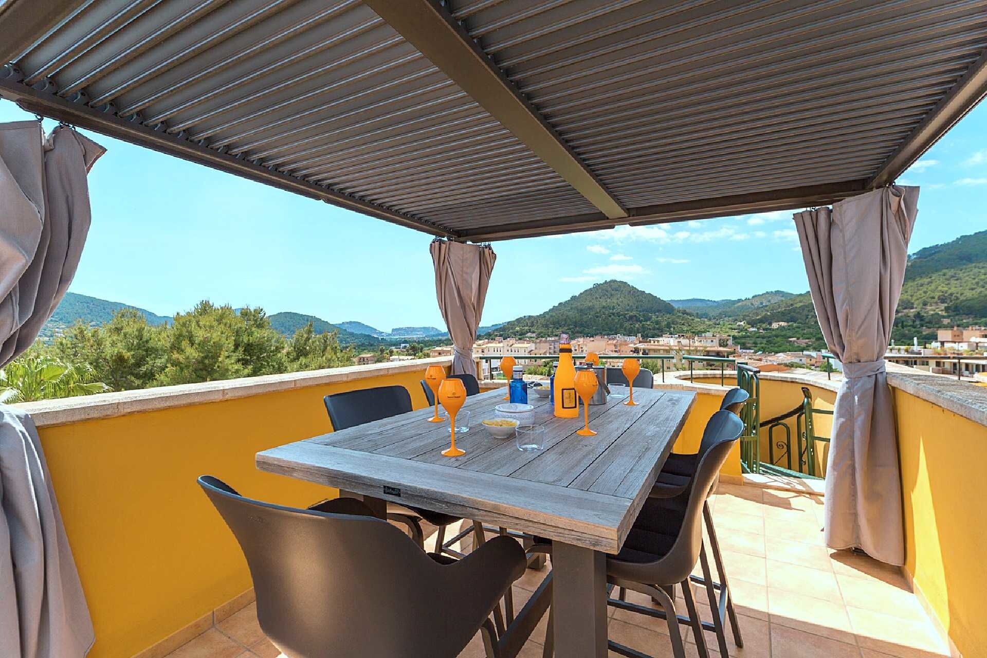 Penthouse with roof terrace and harbor view