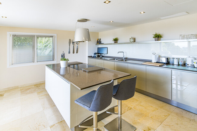 Spacious villa with 4 bedrooms and sea view