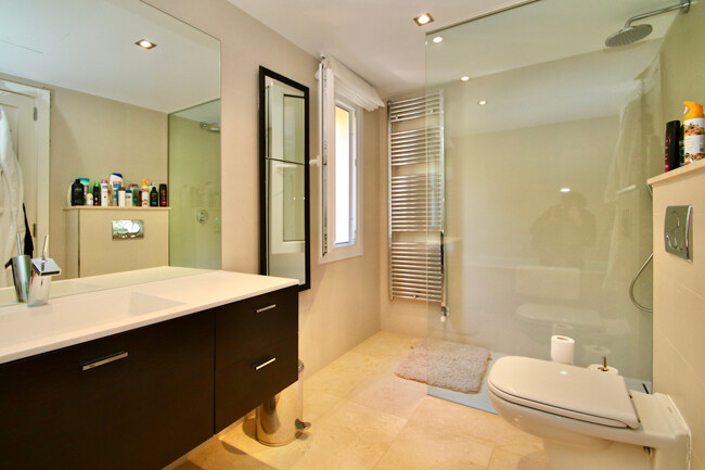 Spacious villa with 4 bedrooms and sea view