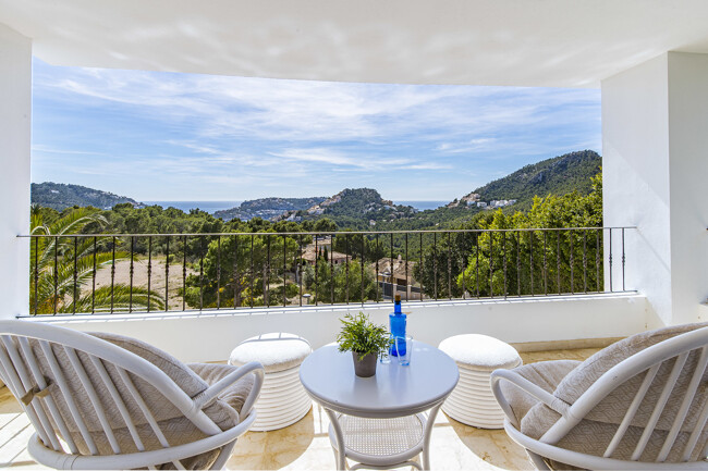 Spacious villa with 4 bedrooms and sea view