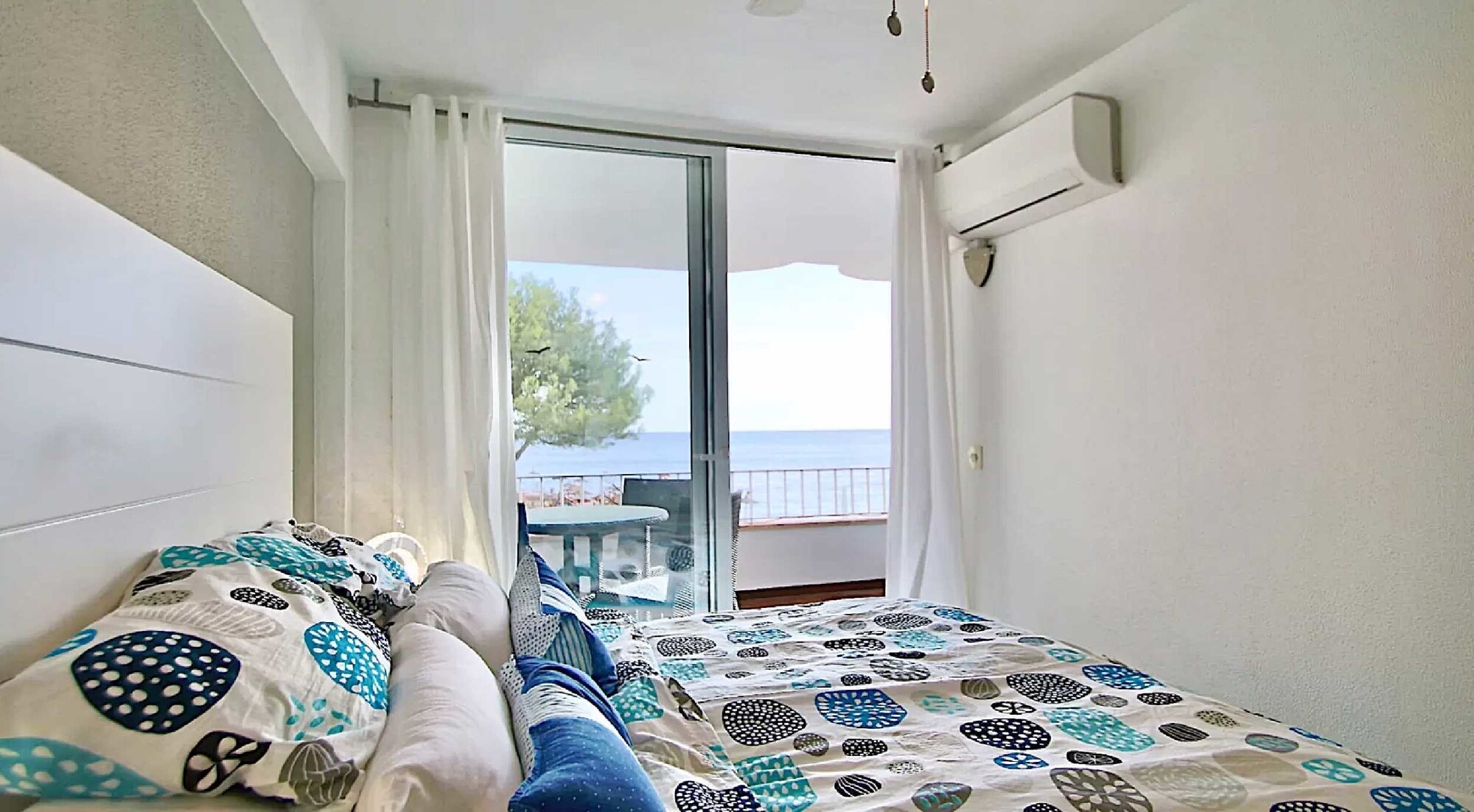 Fantastic apartment in the first line of the sea