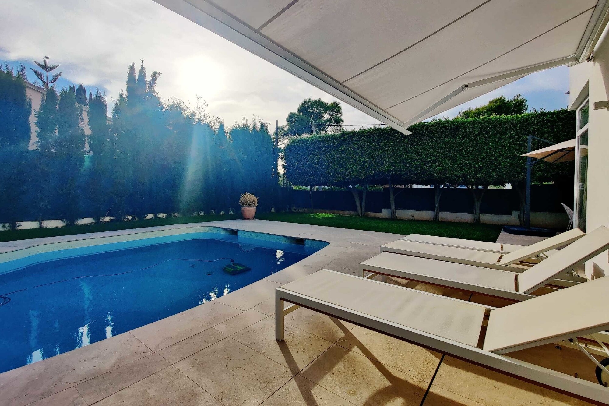 Modern villa with large garage and swimming pool