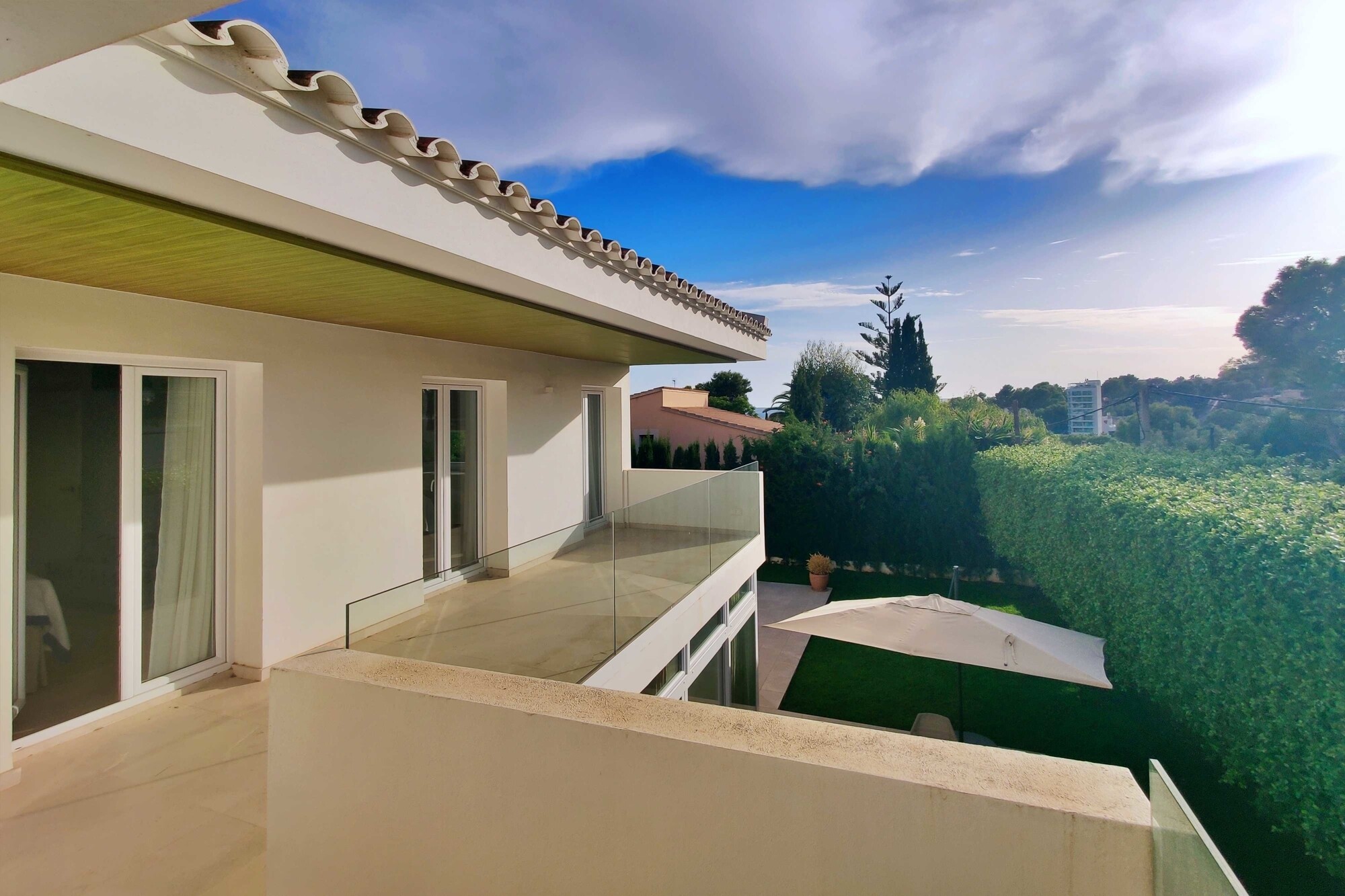 Modern villa with large garage and swimming pool
