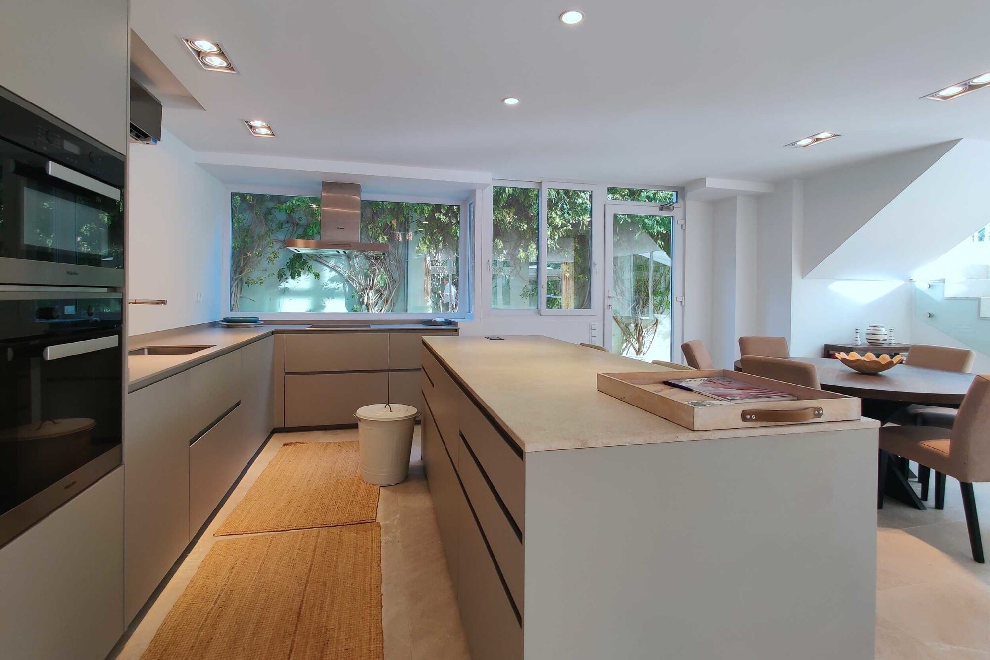 Modern villa with large garage and swimming pool