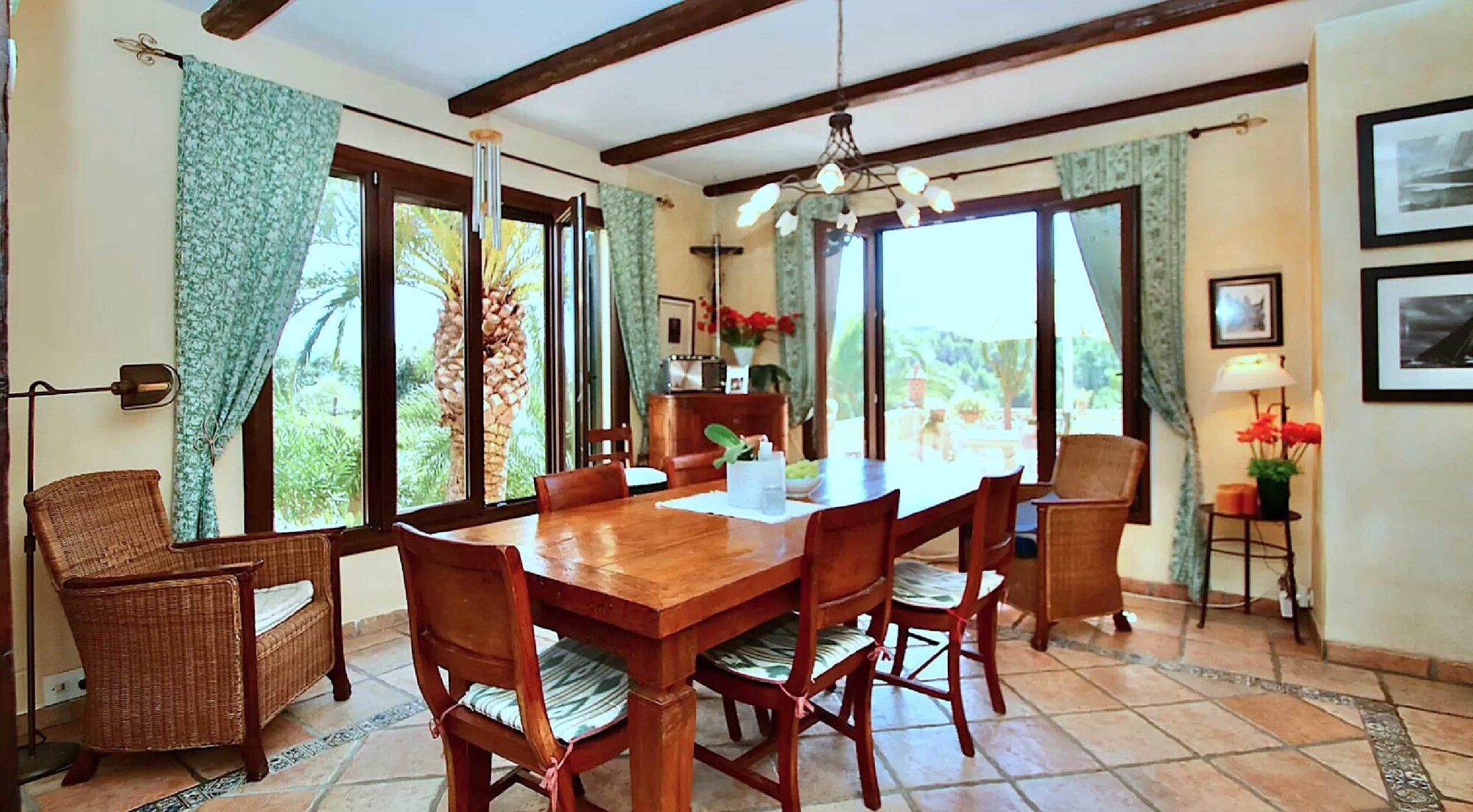 Fantastic country house with guest house and swimming pool