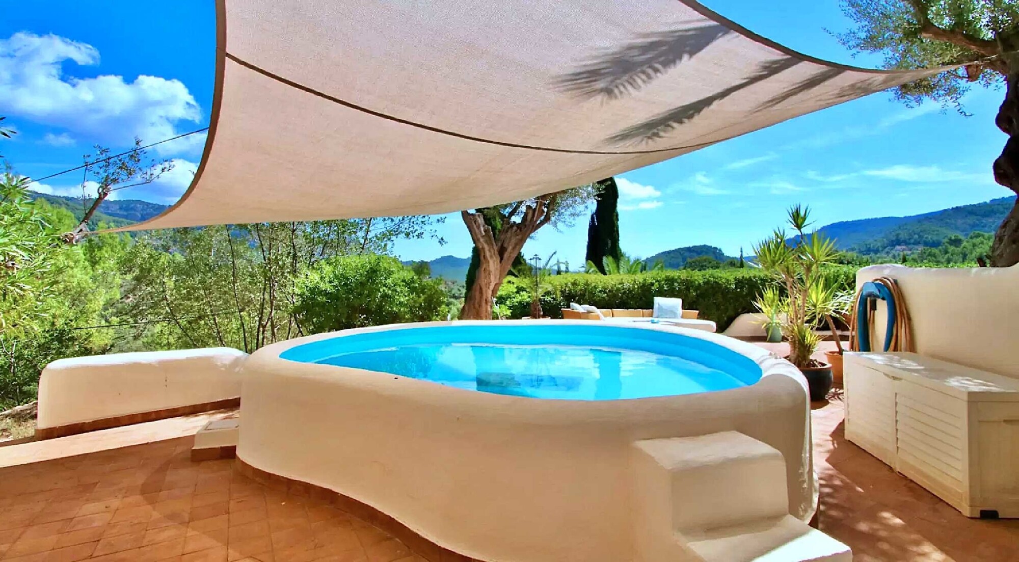 Fantastic country house with guest house and swimming pool