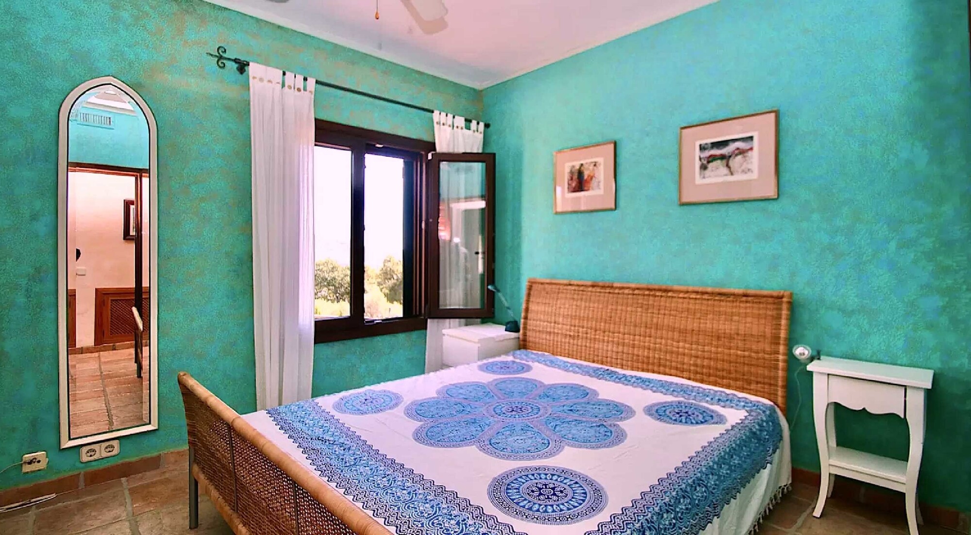 Fantastic country house with guest house and swimming pool