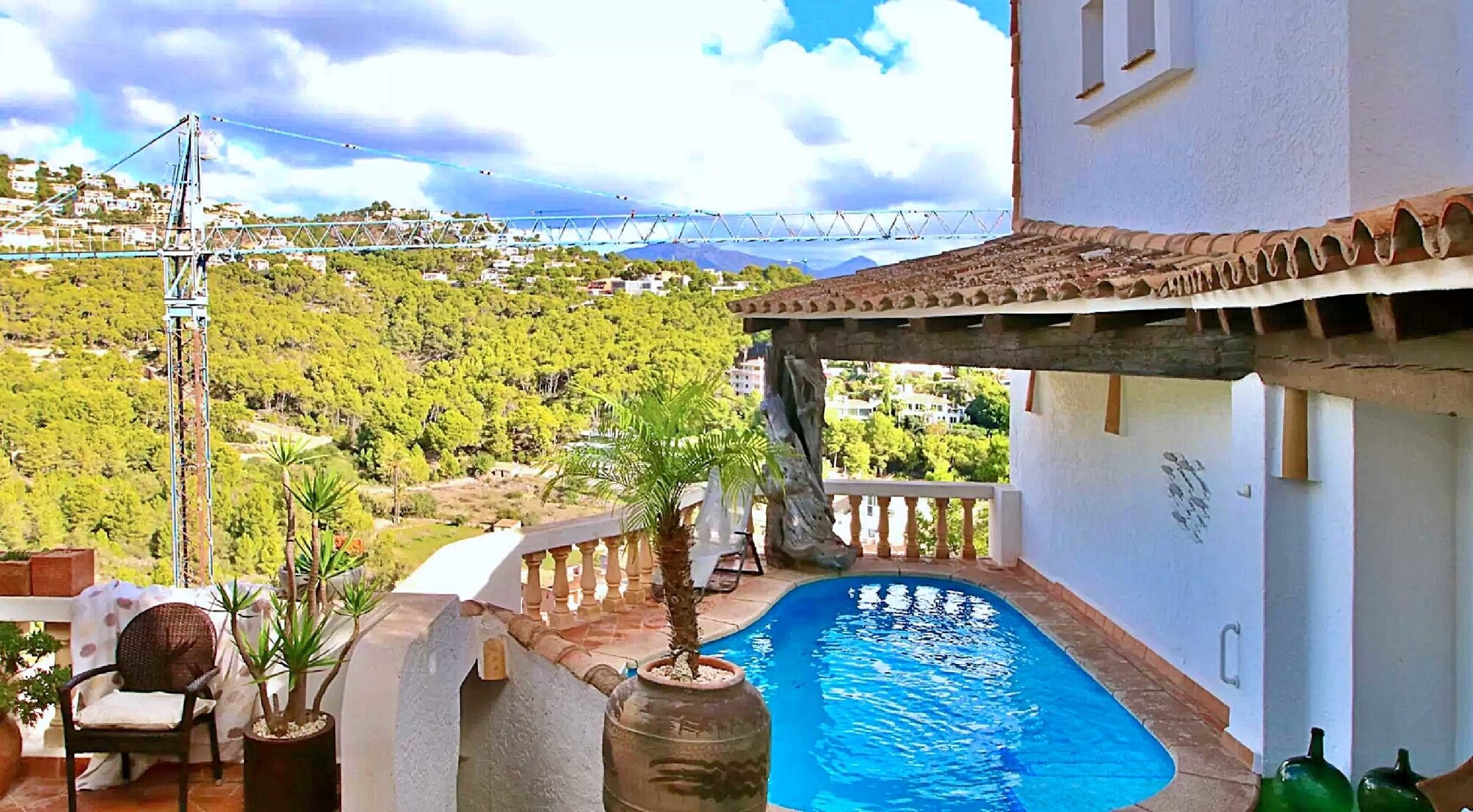 Penthouse in top condition in small complex with pool