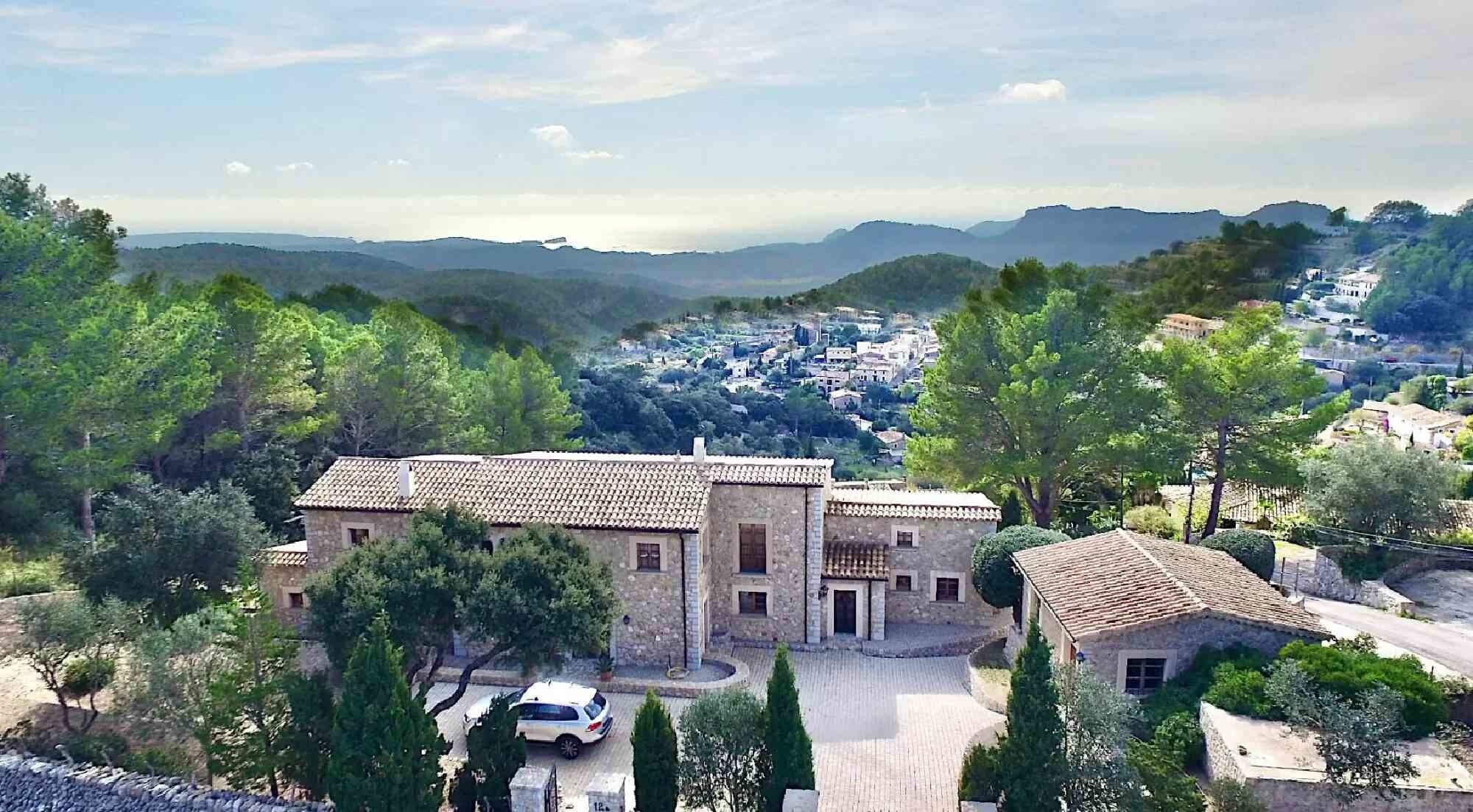 Property with spectacular panoramic views and indoor pool