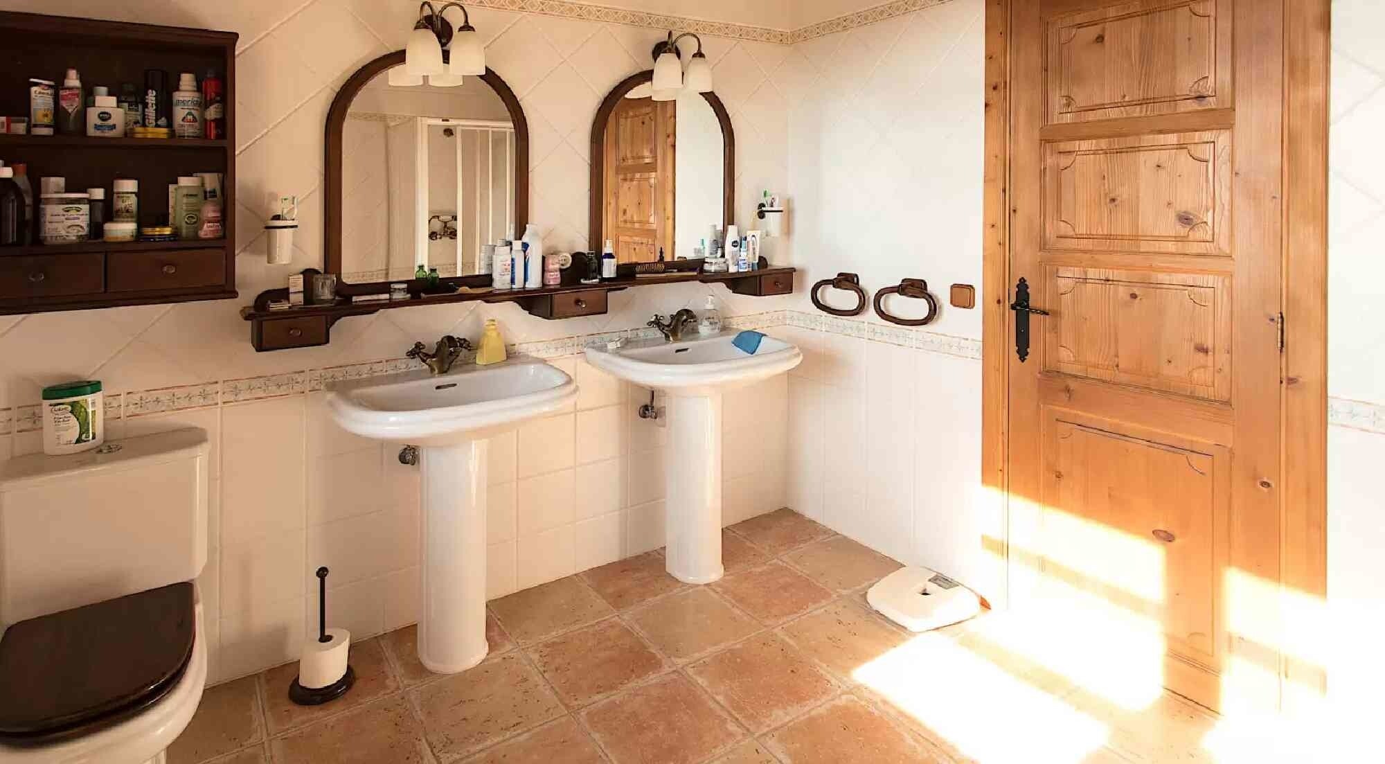 Property with spectacular panoramic views and indoor pool