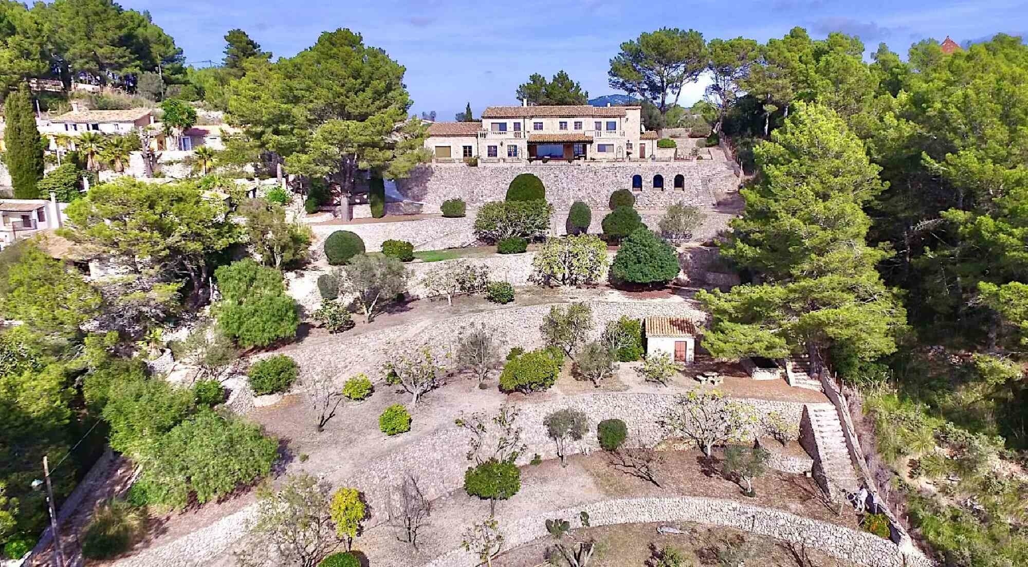 Property with spectacular panoramic views and indoor pool