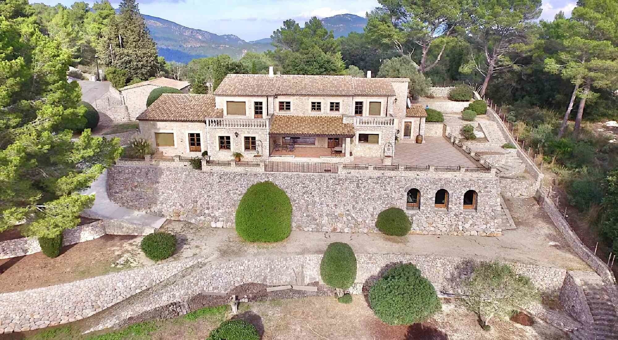 Property with spectacular panoramic views and indoor pool