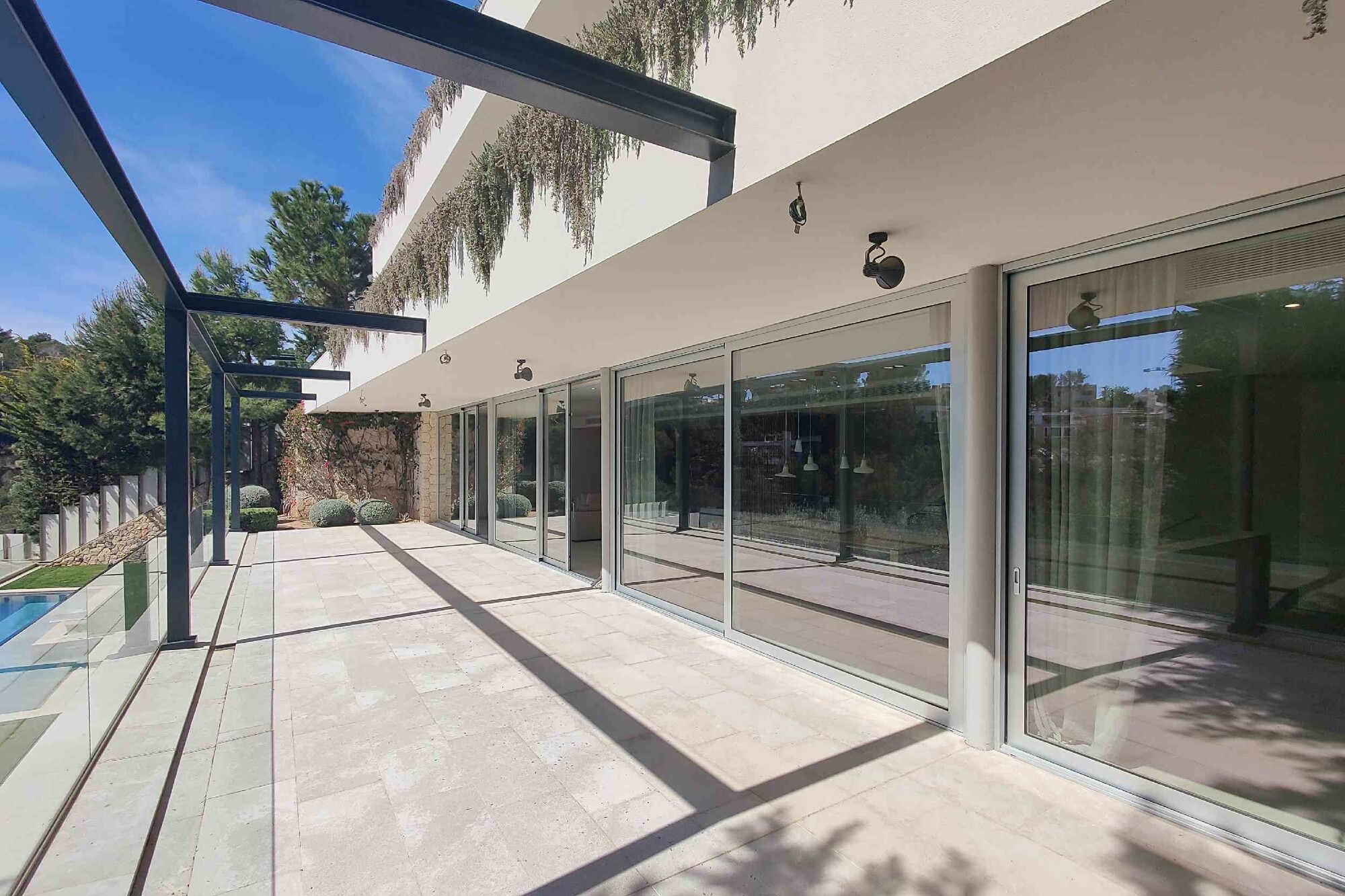 NEW CONSTRUCTION: Modern luxury villa with sea view