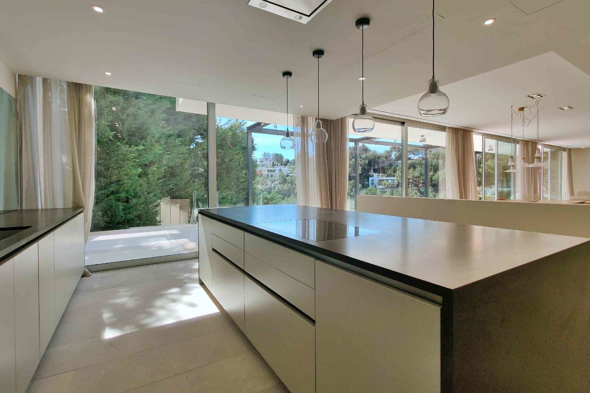 NEW CONSTRUCTION: Modern luxury villa with sea view