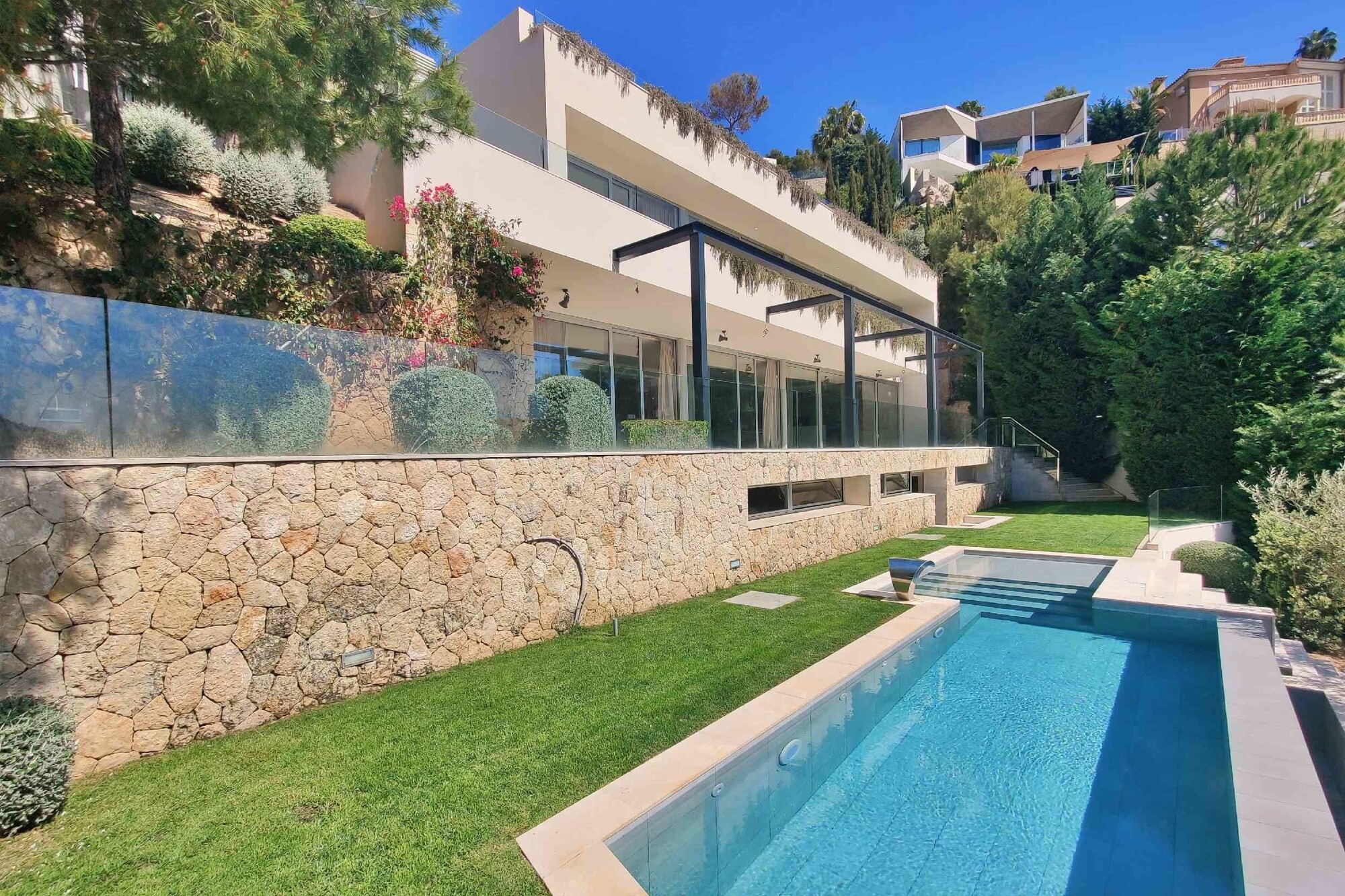 NEW CONSTRUCTION: Modern luxury villa with sea view