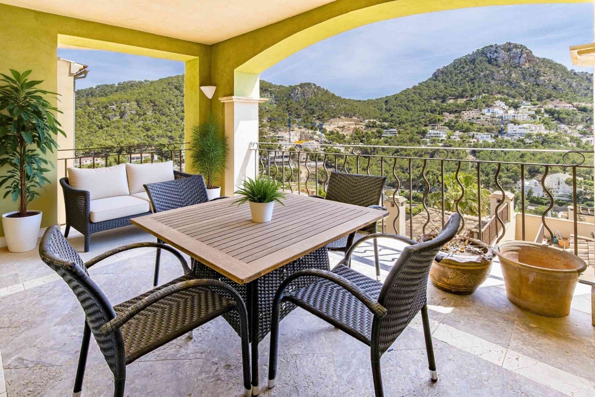 Piso con vistas al mar en complejo de lujo con SPA