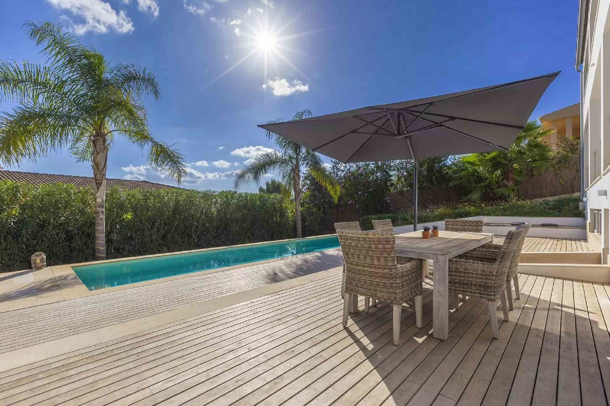 Modern villa with guest apartment and swimming pool