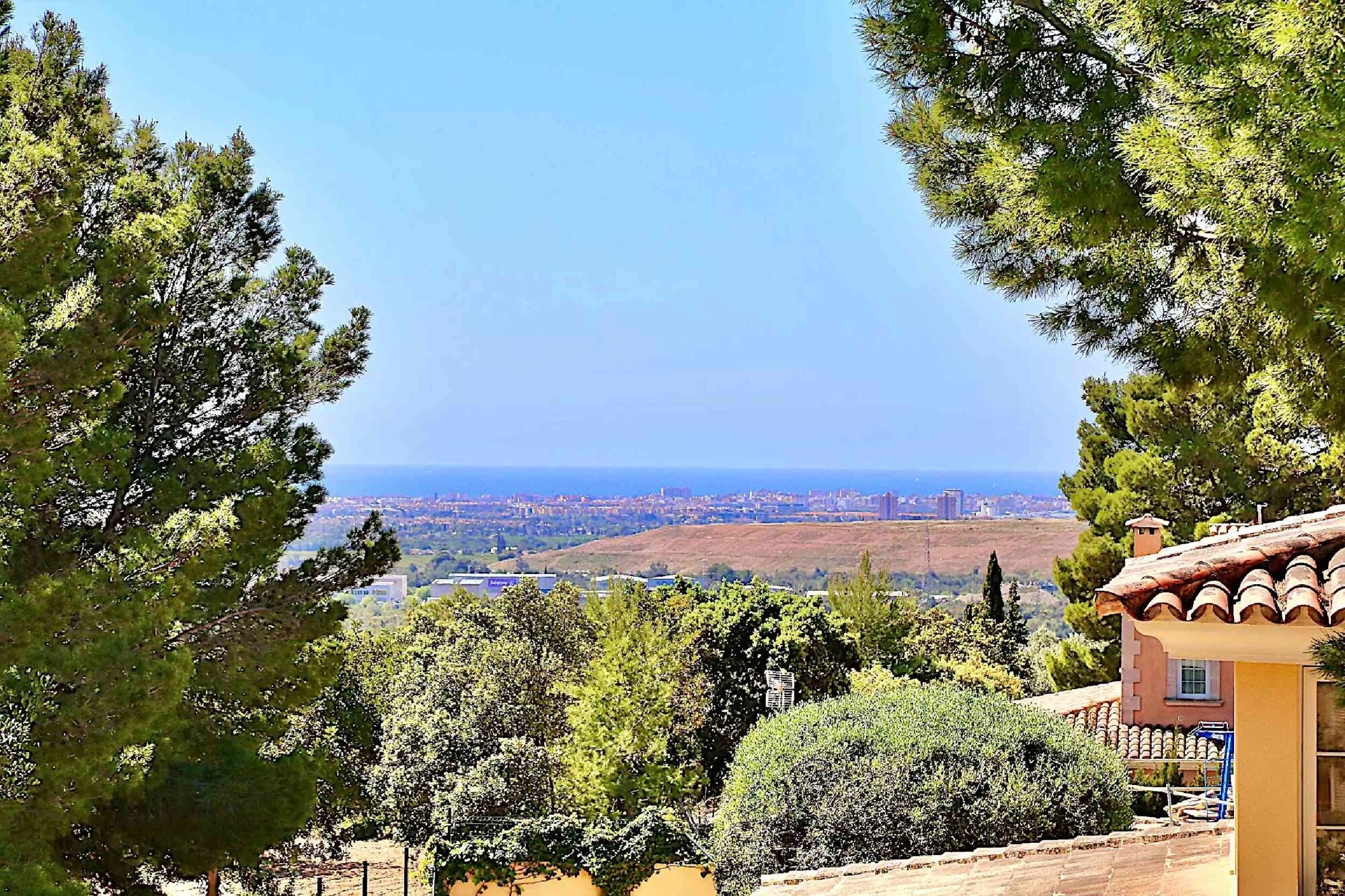 Traumhafte Villa mit Pool in ruhiger Wohngegend