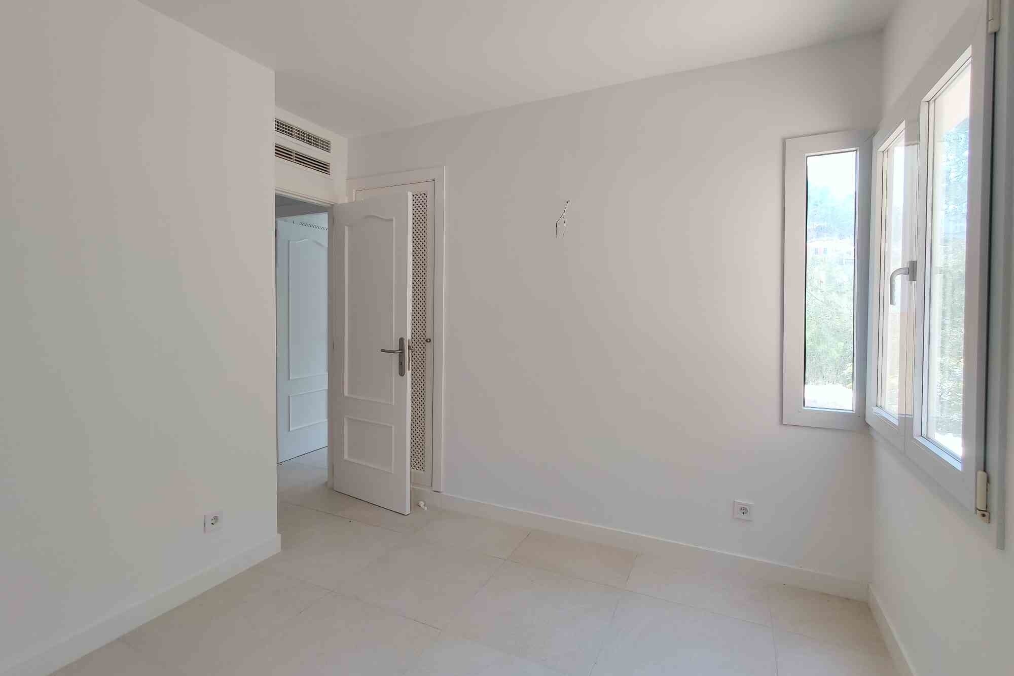 Renoviertes Apartment mit Teil-Meerblick