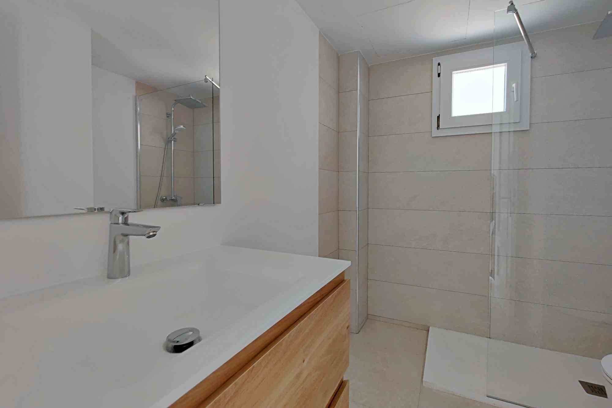 Renoviertes Apartment mit Teil-Meerblick