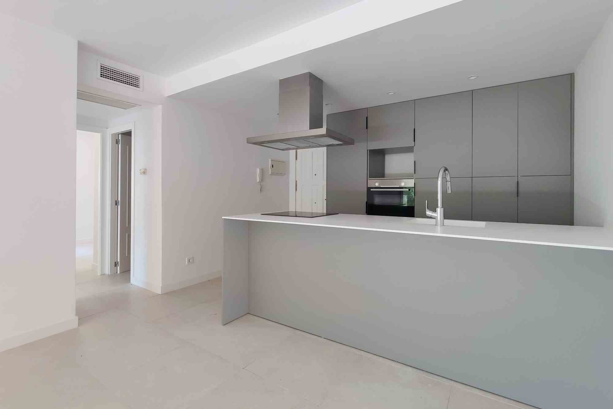 Renoviertes Apartment mit Teil-Meerblick