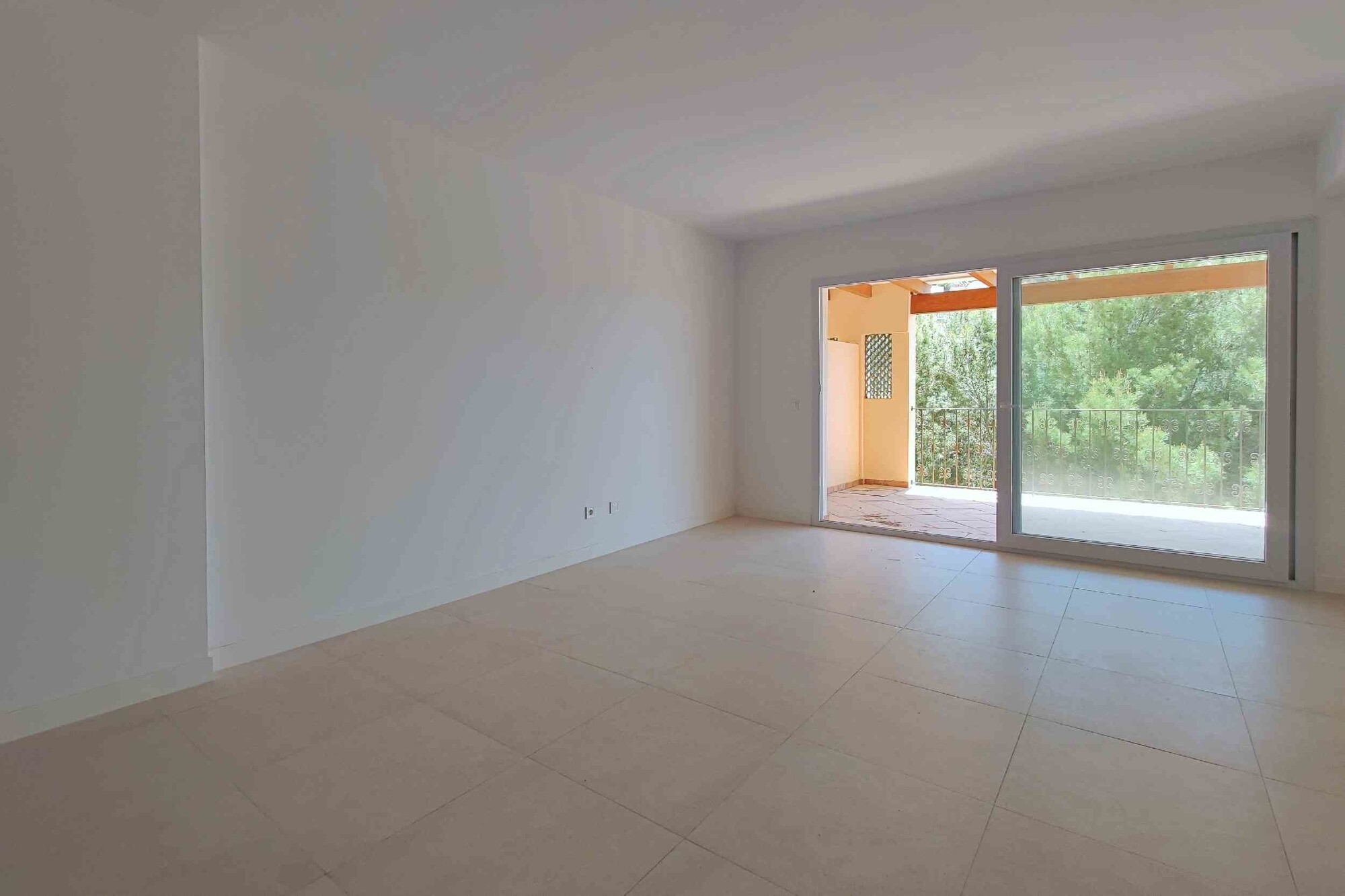 Renoviertes Apartment mit Teil-Meerblick
