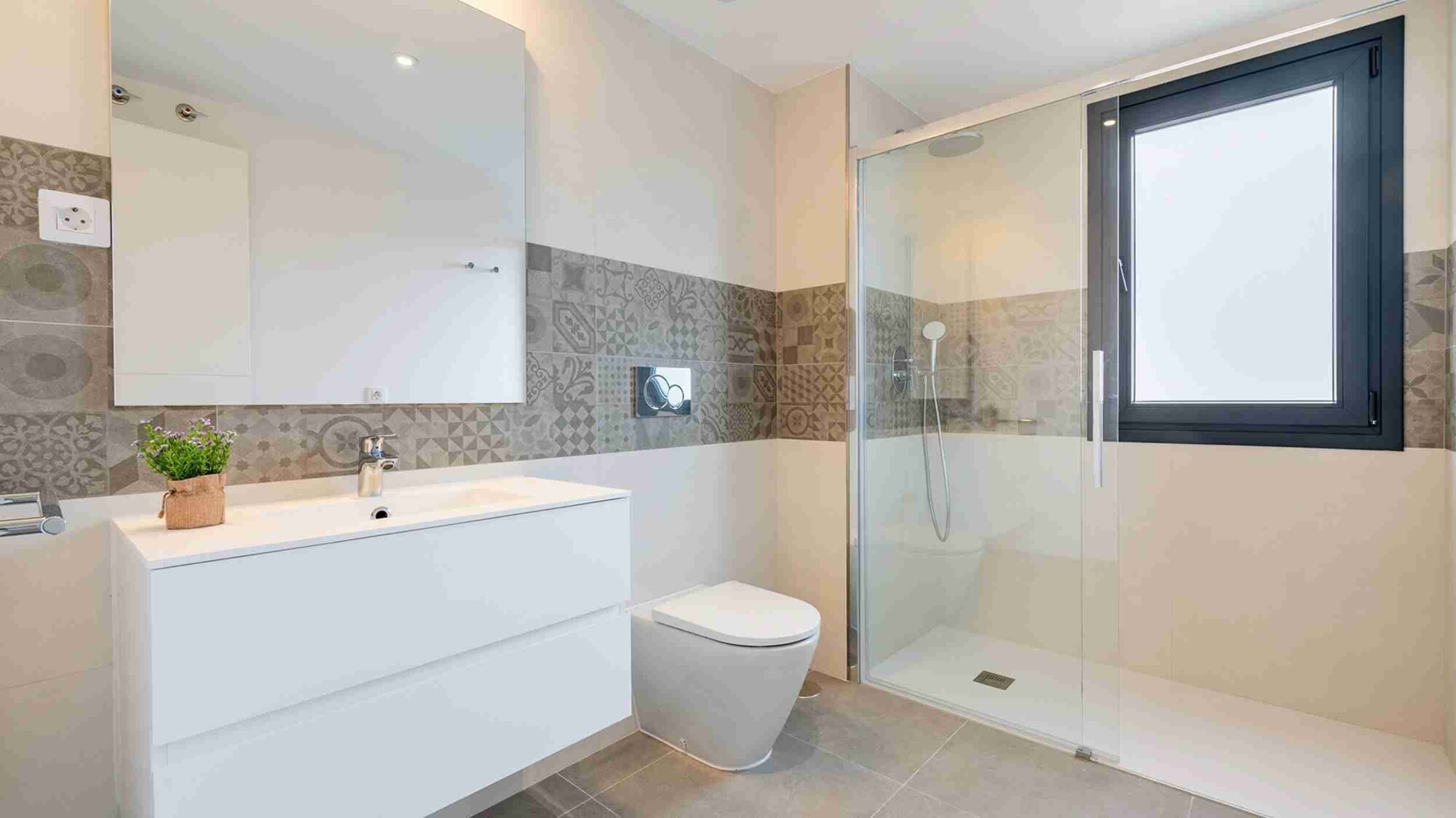 NEW BUILD (ready to move in): Semi-detached house with 3 bedrooms and private pool