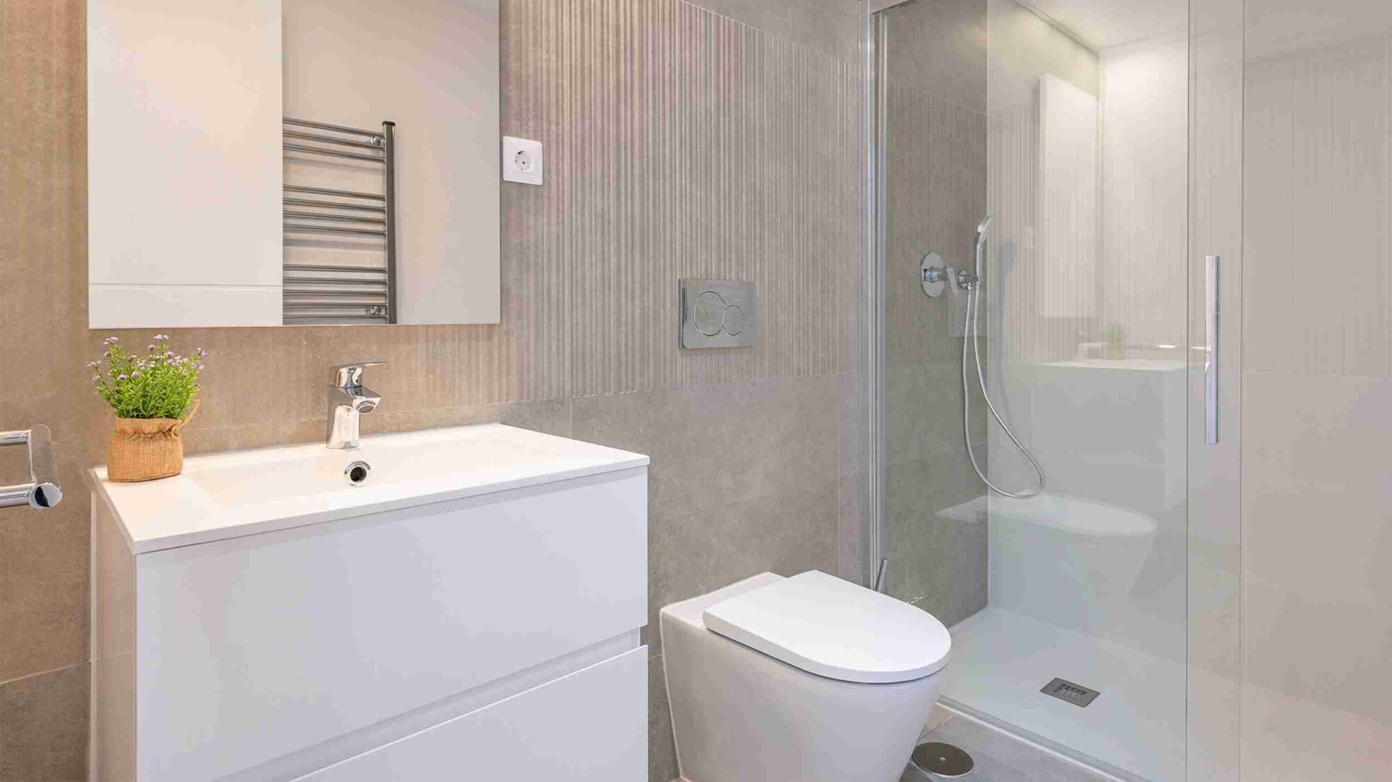 NEW BUILD (ready to move in): Semi-detached house with 3 bedrooms and private pool
