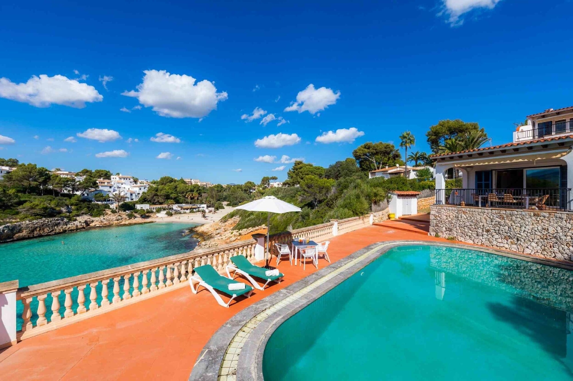Villa in first sea line with vacation rental license