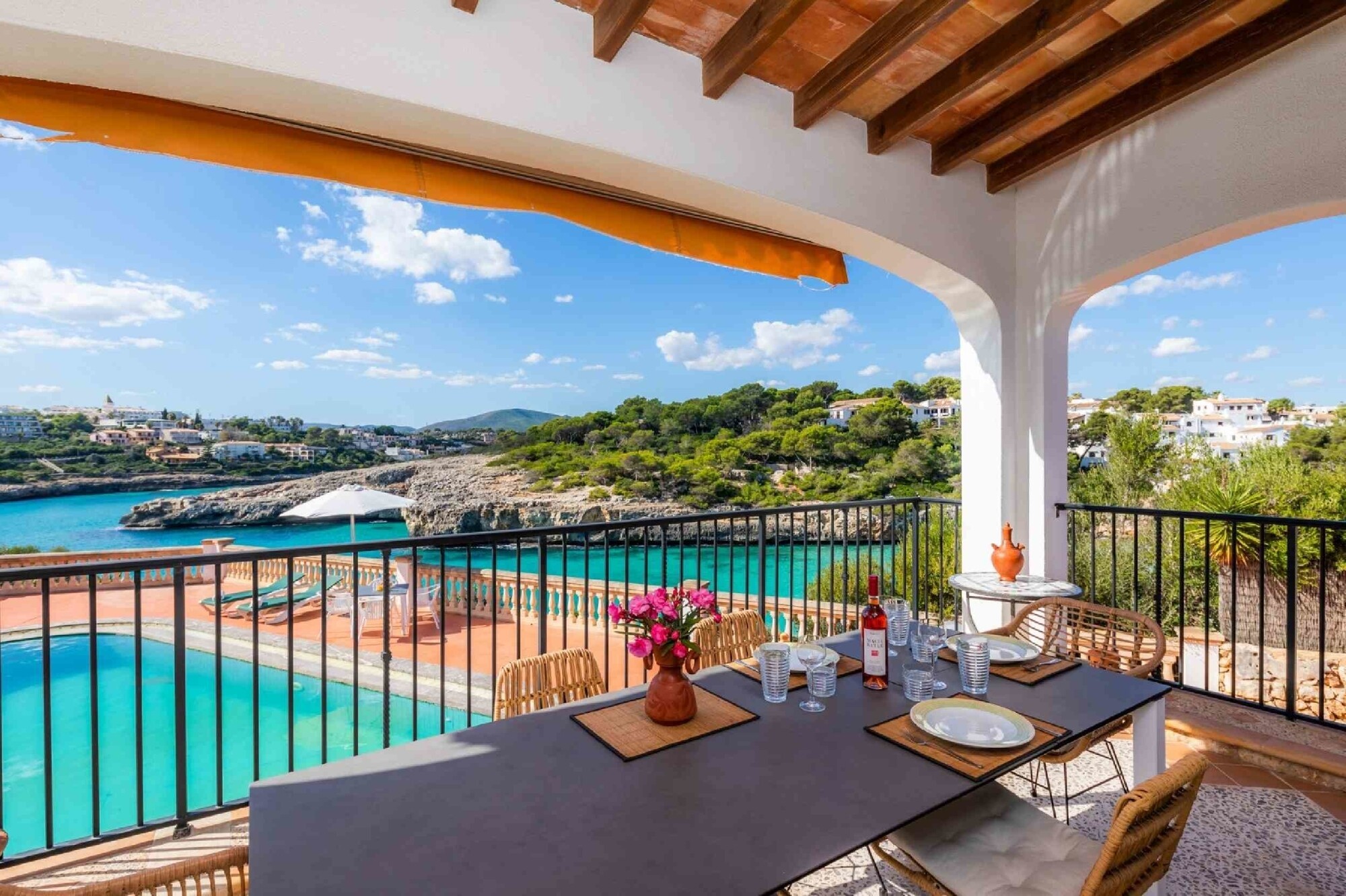 Villa in first sea line with vacation rental license