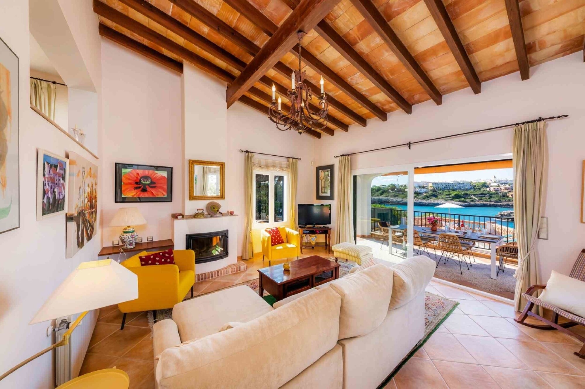 Villa in first sea line with vacation rental license