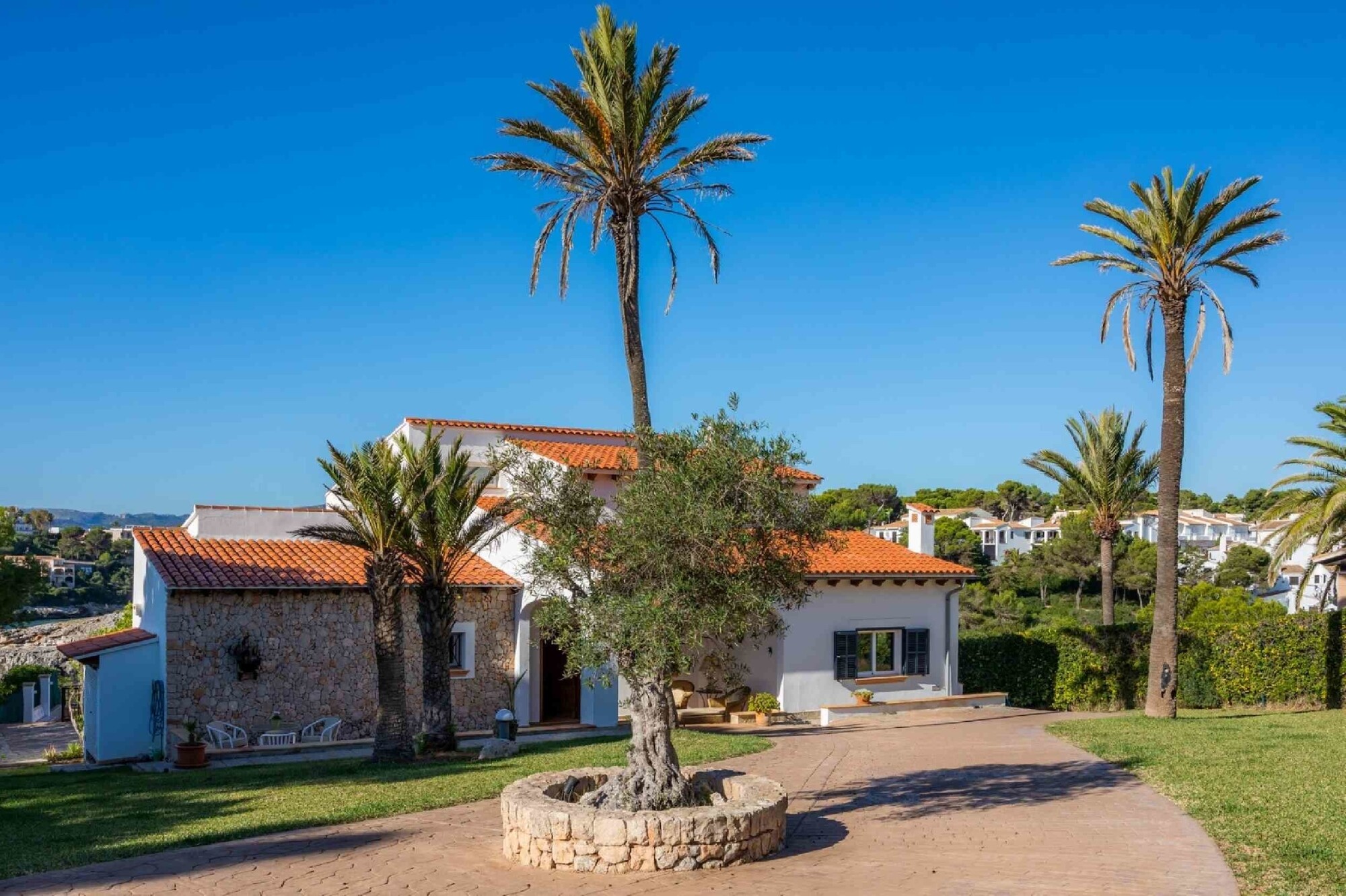 Villa in first sea line with vacation rental license