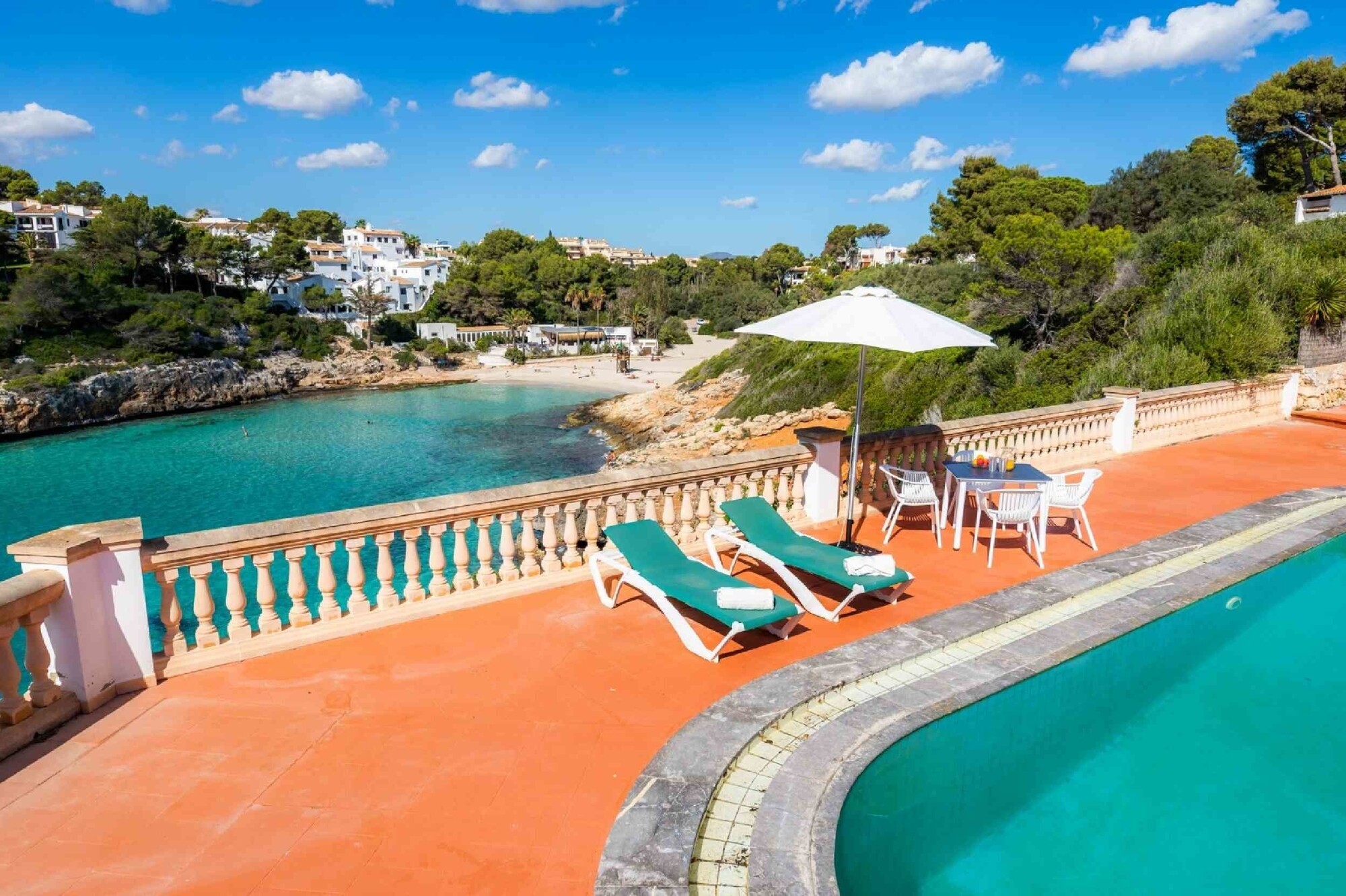 Villa in first sea line with vacation rental license