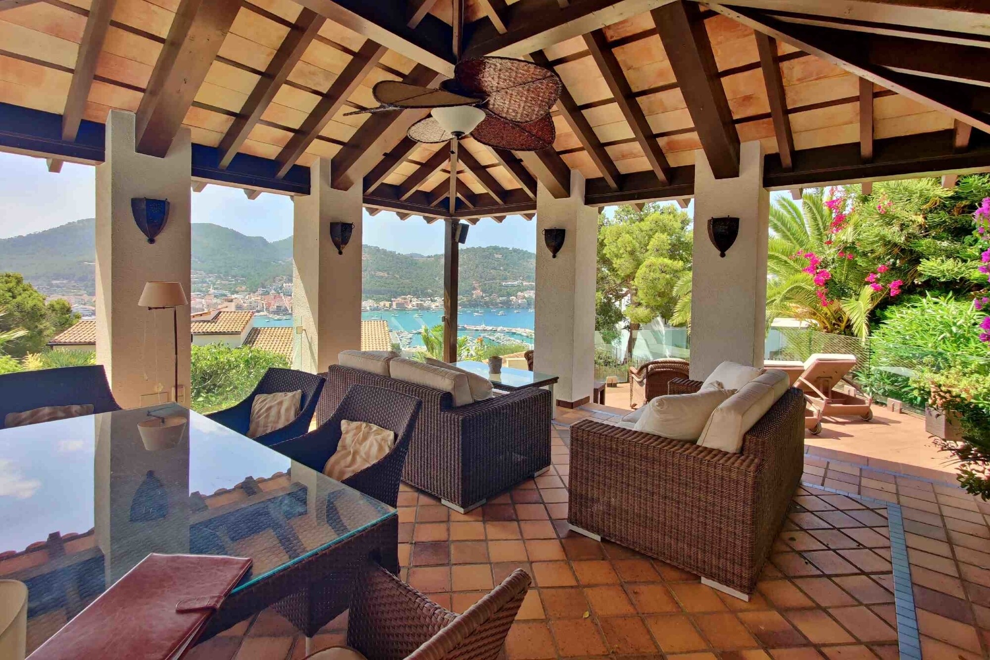 Dream villa by architect Rubio near the port