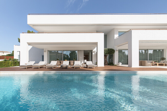 Modern luxury villa with spectacular pool area