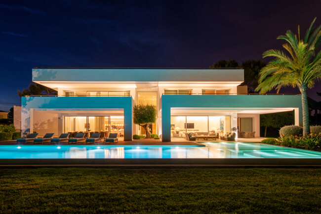 Modern luxury villa with spectacular pool area