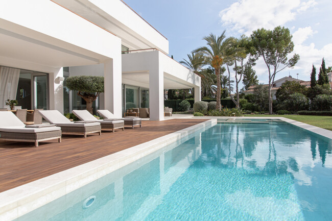 Modern luxury villa with spectacular pool area