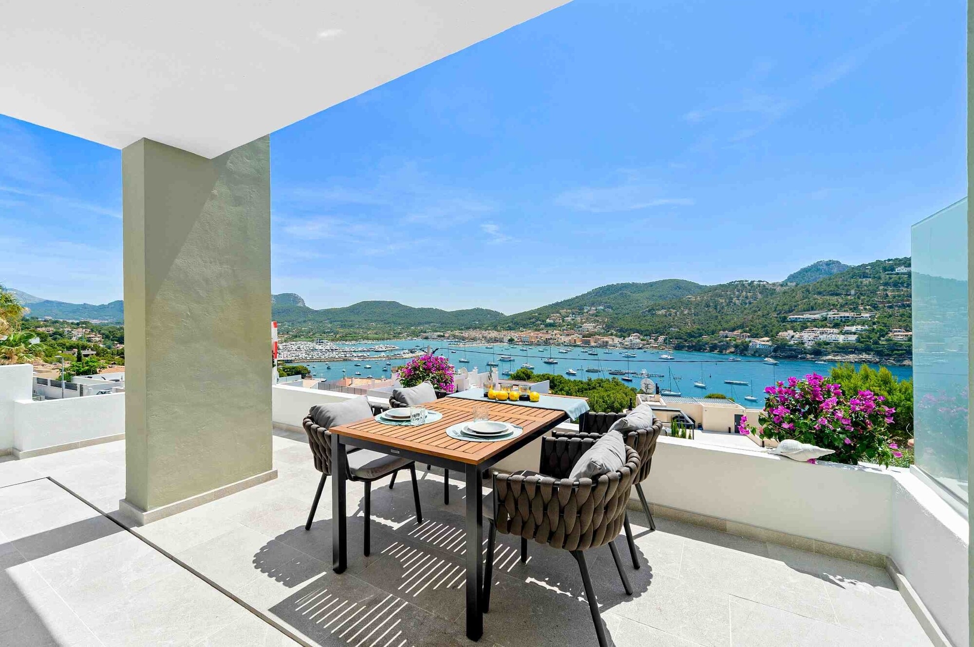 Renovated apartment with fantastic harbor view