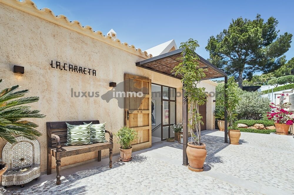 Dream house with extension project in best residential area