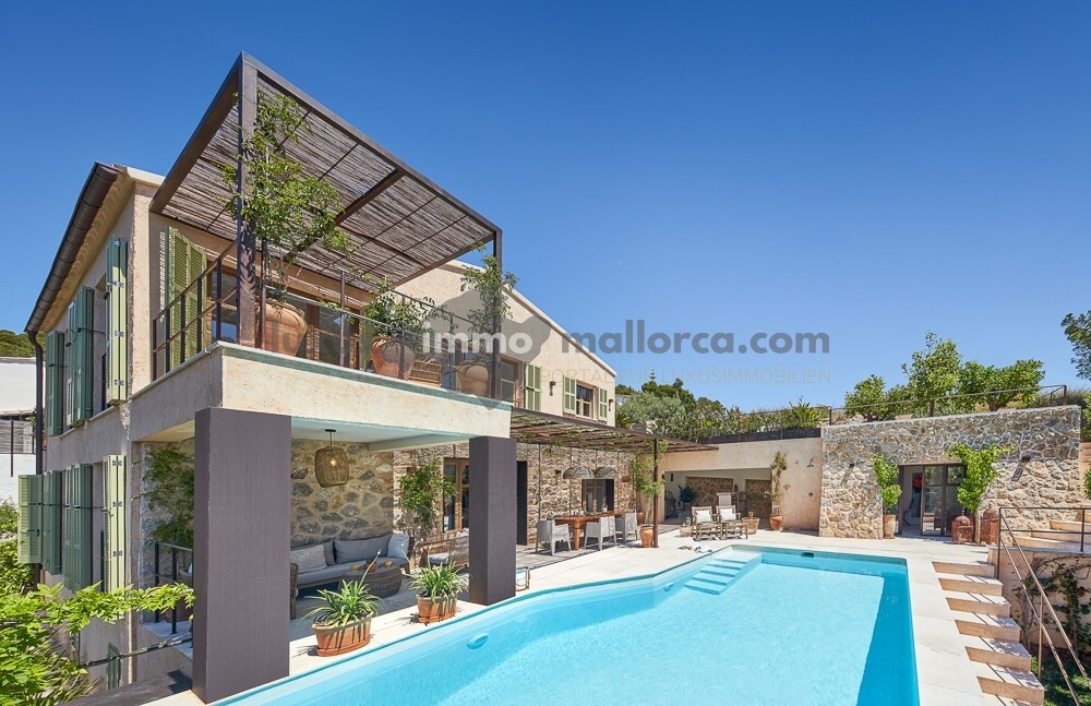 Dream house with extension project in best residential area