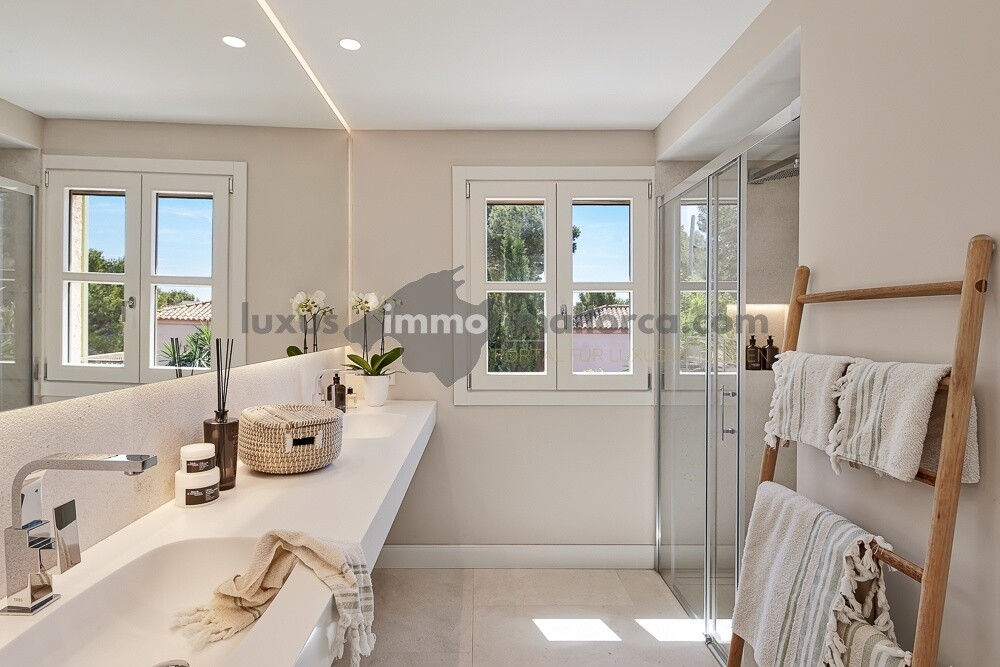 Dream house with extension project in best residential area