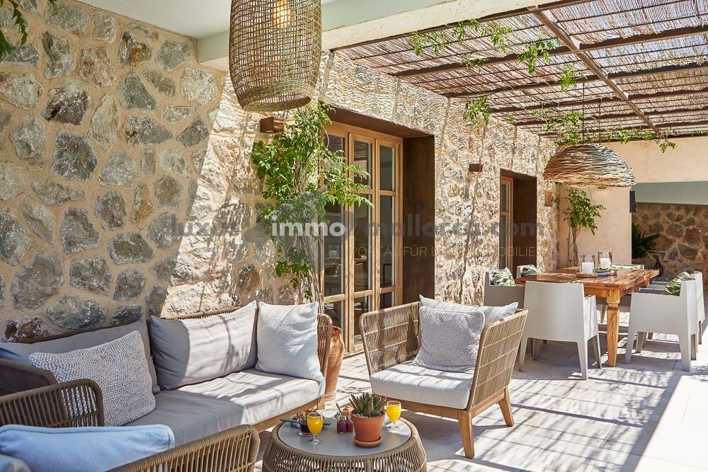 Dream house with extension project in best residential area