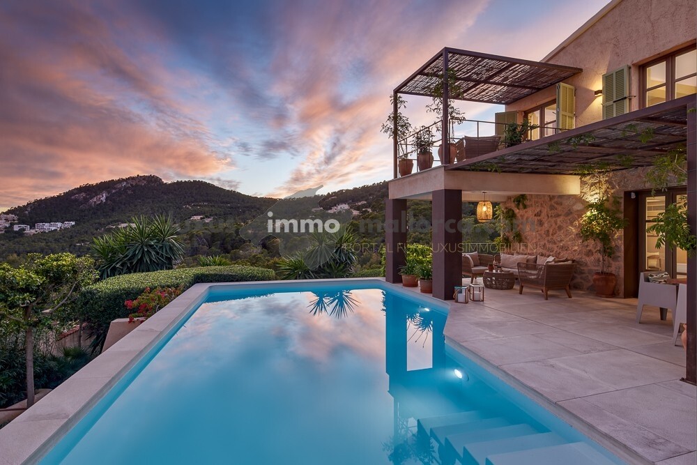 Dream house with extension project in best residential area