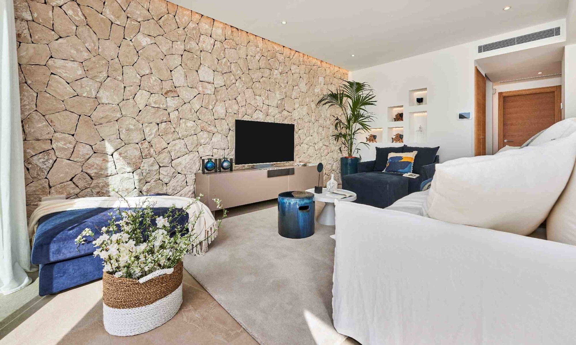 NEW CONSTRUCTION (under construction): Semi-detached house with private pool